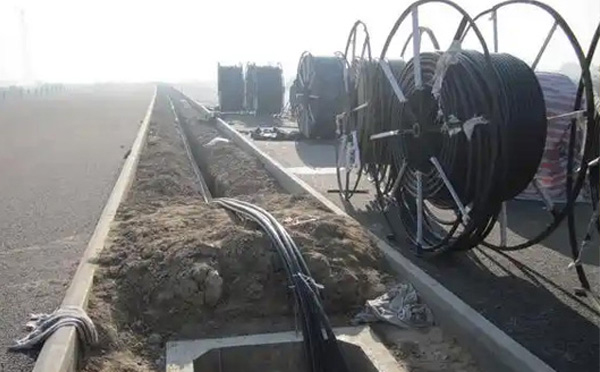 现代通信网络建设指南：秦安光缆施工全流程技术解析与质量控制